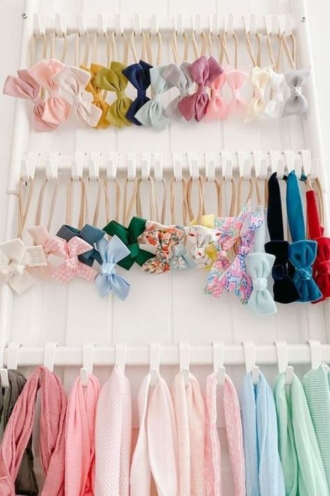 Ikea Bow Hack, Ikea Bow Holder, Ikea Spice Rack Bow Holder, Now And Headband Organizer, Baby Bow Hanger, Nylon Headband Storage, Head Band Organization Ideas, Bow Headband Storage, How To Hang Bows And Headbands