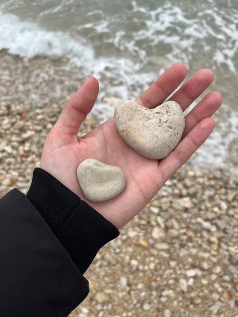 Sea, ocean walk, heart shaped rocks Heart Shaped Things, Rocks Aesthetic, Heart Rocks, Heart Shaped Rocks, Heart Aesthetic, Heart In Nature, Rock Aesthetic, Bokuto Koutarou, Angel Heart