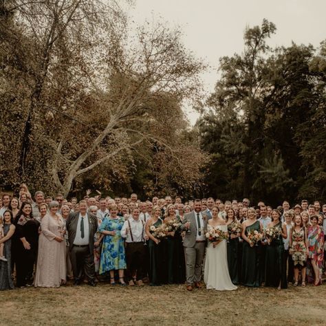 📸 The Fun and Importance of Having a Group Photo at a Wedding! 📸 Group photos at weddings are more than just a tradition—they're a fun and essential part of capturing the joy and togetherness of your special day! A group photo ensures that no one is left out of the wedding album. It's a wonderful way to make everyone feel included and appreciated for being part of your big day. Call to Action: Want more tips and inspiration for your big day? Follow us for expert advice and connect with top... Large Group Wedding Photos, Wedding Photography Family Group, Wedding Photos With Guests, Wedding Photo Ideas Family Group Shots, Wedding Family Photos Group Shots, Family Group Photo, Wedding Family Portraits, Wedding Photography Poses Family, Family Wedding Pictures