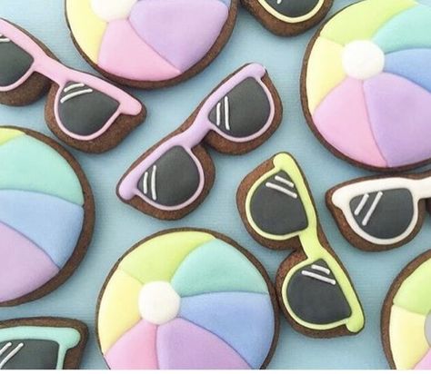 Summer Sugar Cookies, Summer Cookie, Beach Cookies, Cool As A Cucumber, Amazing Cookies, Party Cookies, Beach Balls, Fiesta Tropical, Decorating Cookies