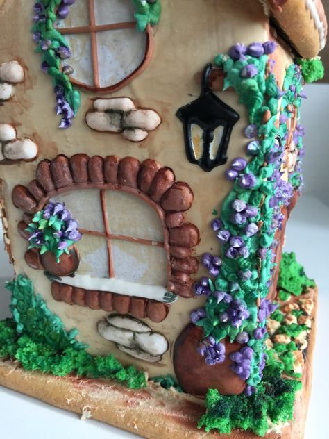 Piped Gingerbread House, Fairy Gingerbread House Ideas, Lord Of The Rings Gingerbread House, Floral Gingerbread House, Bluey Gingerbread House, Cottage Core Gingerbread House, Cottagecore Gingerbread House, Gnome Gingerbread Houses, Elaborate Gingerbread Houses