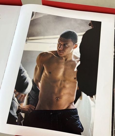 Kilian Mbappe, Football Wags, Warrior Outfit, Soccer Boyfriend, Football Boyfriend, Men Sport Pants, Football Is Life, Kylian Mbappe, Soccer Guys