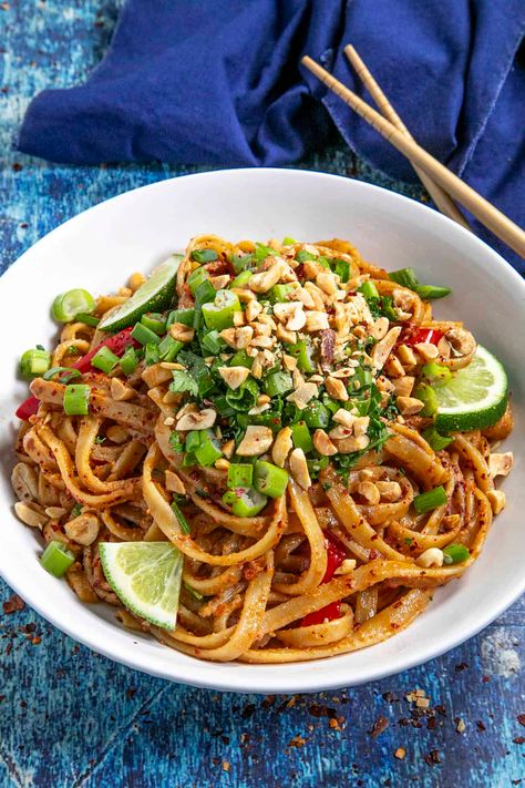 Thai Peanut Noodles Recipe - Chili Pepper Madness Chilli Peanut Noodles, Chili Peanut Noodles, Growing Chili Peppers, Peanut Noodles Recipe, Thai Peanut Noodles, Thai Peanut Sauce, Spicy Ramen, Peanut Butter Sauce, Peanut Noodles