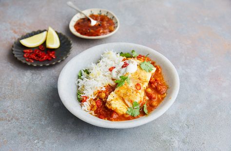 Speedy cod curry recipe Veggie Quesadilla, Salmon Curry, Easy Curry, Tesco Real Food, Jamie Oliver Recipes, Midweek Meals, Jamie Oliver, Recipe Details, Fresh Salads