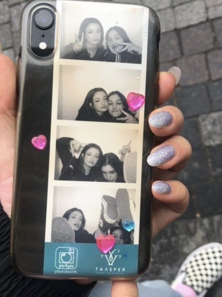 Bestie Phone Cases, Nice Phone Cases, Friends Phone Case, Photobooth Pictures, Instagram Feed Ideas Posts, Diy Iphone Case, 사진 촬영 포즈, Pretty Phone Cases, Cute Friend Pictures