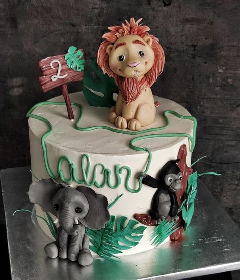 Jungle cake by Ako cukor sladká Zoo Animal Cakes, Safari Cake, Teen Cakes, Tiered Cake Design, Jungle Cake, Safari Cakes, Jungle Safari Party, Fondant Cake Topper, Happy 5th Birthday