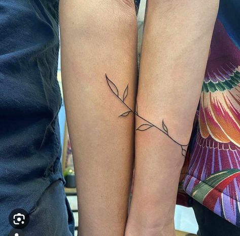 Tattoos That Join Together, Inverse Matching Tattoos, Two Part Tattoos Best Friends, Couples Tattoos Flowers, Tattoos That Line Up Together, Continuous Tattoo Couple, Modern Matching Tattoos, Matching Tattoos Aesthetic Siblings, Continuous Matching Tattoo