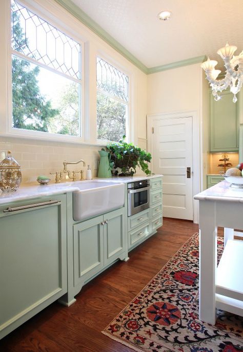 The cabinets painted Benjamin Moore HC-120 Van Alen Green are just so, so pretty. The colorful suzani rug, the narrow island, the La Cornue range and oh-my-word that chandelier are all just the mouth-watering icing on top! Vintage Modern Kitchen, Eclectic Kitchen Design, Mint Kitchen, Dreamy Kitchens, House Of Turquoise, Fresh Kitchen, Eclectic Kitchen, Green Cabinets, Cabinet Ideas