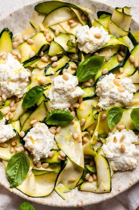 Easy Easy Zucchini Salad Recipe - Tasting With Tina Pasti Fit, Sommer Mad, Grilled Peppers, Zucchini Salad, Easy Zucchini, Grilled Zucchini, Summer Side Dishes, Think Food, Zucchini Recipes