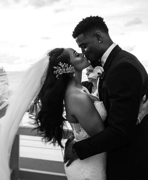 Black Love Wedding, Brides Photoshoot, Black Love Pictures, Black Love Aesthetic, Black People Weddings, Better Husband, Emotional Wedding Photography, Marriage Photos, Black Bridal