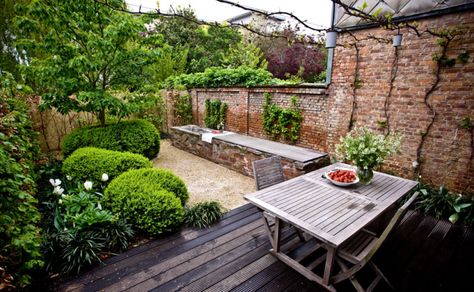 10 Garden Ideas to Steal from Belgium, Espaliered fruit trees in Antwerp walled garden Belgian Garden, Walled Courtyard Garden, French Courtyard, Provence Garden, Townhouse Garden, Walled Courtyard, Garden Vines, Small Courtyards, Gardening Hacks