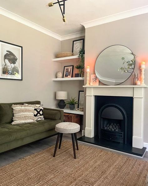 Victorian Terrace Living Room, Home Modern Decor, 1930s Living Room, Alcove Ideas Living Room, Lounge Room Styling, Terrace Living Room, Snug Room, Living Room Wall Color, Victorian Living Room