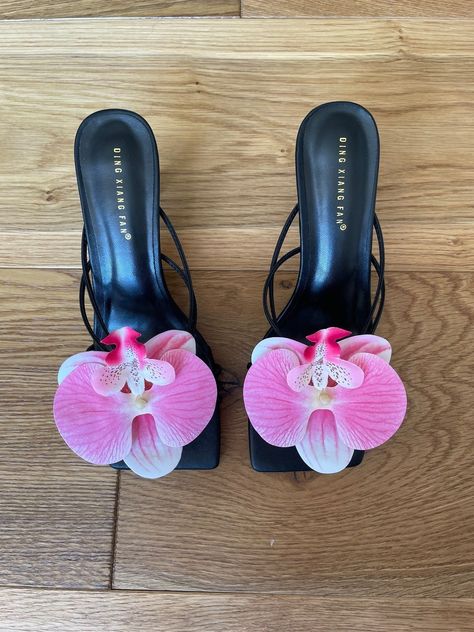 Beautiful orchid heels perfect for your summer holiday or any special occasion. Orchid Heels, Birthday Poses, Arm Candies, Flower Heels, Fancy Heels, Womens Pumps, Pink Orchids, Beautiful Orchids, Heel Slippers