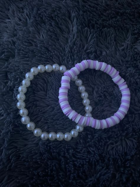 Clay Bead Bracelet Ideas Zodiac, Clay Bead Bracelet Ideas Blue And Purple, Purple Clay Beads Bracelet, Light Purple Clay Bead Bracelet, Purple Clay Bead Bracelet, Bracelet Preppy, Bracket Ideas, Pulseras Aesthetic, Aesthetic Bracelets