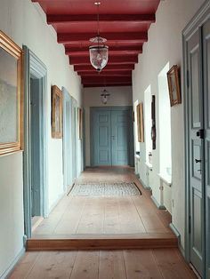 Burgundy Decor, Vstupná Hala, Red Ceiling, Blue Doors, Chicago Apartment, Asian Paints, Wooden Floors, Design Del Prodotto, Painted Ceiling