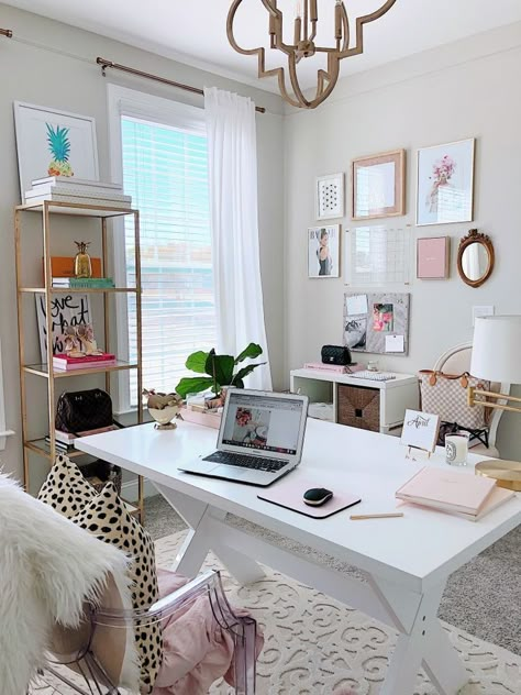 Social Media Aesthetic, Girly Office, Media Aesthetic, Office At Home, Office Gallery Wall, Feminine Home Offices, Office Aesthetic, Work Office Decor, Cozy Home Office