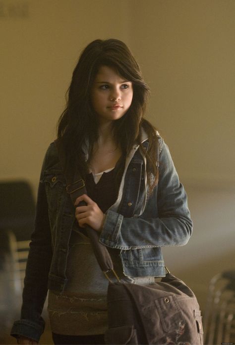 Selena Gomez as Mary Santiago, in Another Cinderella Story. Cinderella Selena Gomez, Princess Protection Program, Another Cinderella Story, Selena Gomez Outfits, Alex Russo, Selena Gomez Cute, Selena Gomez Photos, Cinderella Story, A Cinderella Story