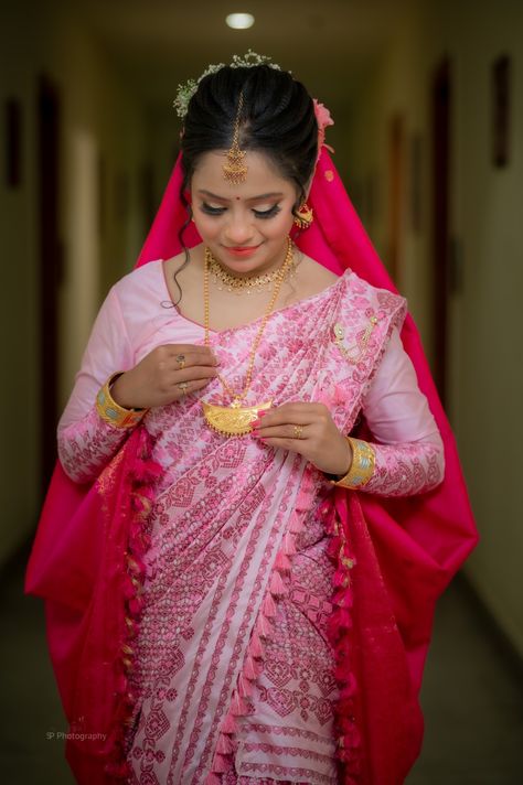 Assamese Bride Photoshoot, Cute Galaxy Wallpaper, Best Pose For Photoshoot, Bridal Photoshoot, Bride Photography, Good Poses, Photoshoot Poses, Galaxy Wallpaper, Photography