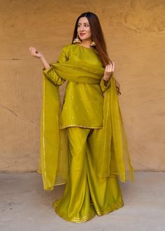 #BEAUTY ,#REALATIONSHIPS #Fashion #Outfits #Summer Outfits #Animals Simple Dress Casual, Sharara Designs, Stylish Short Dresses, Pakistani Fashion Party Wear, Pakistani Fancy Dresses, Beautiful Pakistani Dresses, Fancy Dresses Long, Simple Pakistani Dresses, Designer Dresses Casual