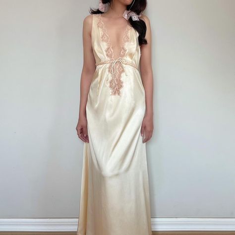 White Vintage Night Gown, Vintage Nightgown Aesthetic, Fantasy Nightgown, Cream Gown, Dior Cream, At Home Outfits, Vintage Slip Dress, Vintage Slip, Vintage Nightgown