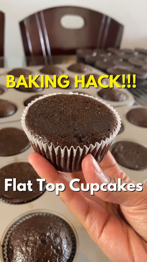 Hope & Faith | TOP TIPS for a flat top cupcake👇 🔺the cupcakes need to be warm when you flatten it to avoid any crumbling or breakage 🔺peel off the... | Instagram Flat Top Cupcakes, Easy Cupcakes Decoration, Cake Hacks, Sweet Cooking, Easy Cupcakes, Chocolate Cupcakes, Baking Tips, Parchment Paper, Cupcakes Decoration