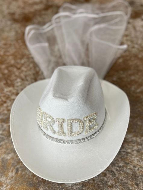 Cowboy Hat Bride, Bachelorette Party Cowgirl, Bride Cowgirl Hat, Bride Cowboy Hat, White Cowgirl Hat, Western Engagement Photos, Austin Bachelorette Party, Scottsdale Bachelorette Party, Cowgirl Bride