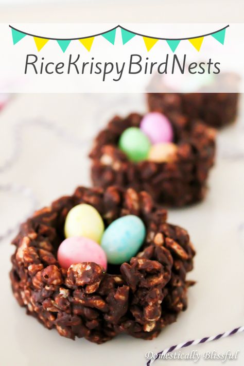 Rice Krispy Bird Nests Bird Dessert, Easter Rice Crispy Treats, Birds Nests Recipe, Edible Bird's Nest, Chocolate Rice Crispy Treats, Chocolate Rice Crispy, Holiday Deserts, Fun Easter Treats, Chocolate Nests