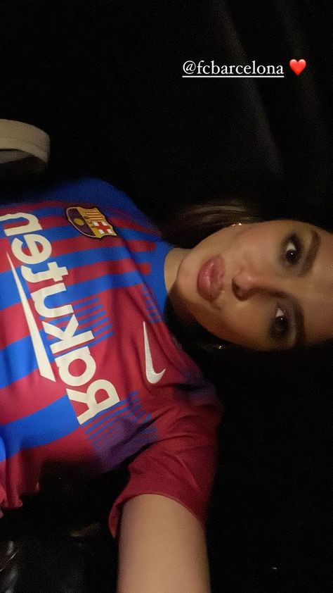 Barca Jersey, Barcelona Shirt, Barcelona Jerseys, Football Wags, Modern Hijab Fashion, Football Fashion, Jersey Outfit, Best Photo Poses, Addison Rae