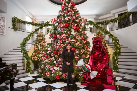 See Kris Jenner's Home Decked Out for Christmas Photos | Architectural Digest Kris Jenner House, Kardashian Christmas, Fun Christmas Decorations, Decoration Photo, Cool Christmas Trees, Kris Jenner, Four Seasons Hotel, Noel Christmas, Christmas House