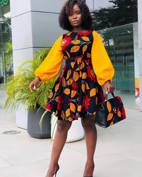 Ohemaa In Prints on Instagram: “Meet the “Adriana” Fully lined, features 2 side pockets and self tie belt. Comes with a hand bag and adjustable strap . . Price : 250ghc /…” Ankara Short, Ankara Short Gown Styles, Ankara Dress Styles, Best African Dresses, Short African Dresses, African Fashion Skirts, Latest Ankara, African Dresses Modern, Short Dress Styles