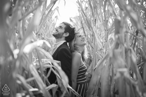 French Wedding Photographer Sylvain Bouzat captured this couple in a corn field during an Engagement Session In Lyon    #engagementphotographer #engagementphotography #preweddingphotographer #preweddingphotography #engagementphotos #preweddingphotos #preweddingphotoshoot #engagementphotoshoot #engagementpictures #engagementpicture #bestweddingphotographers #weddingphotography #weddingphotos Cornfield Photoshoot Couples, Corn Field Wedding, Cornfield Photoshoot, Prenup Poses, Duo Photoshoot, October Photoshoot, Wedding Group Photos, Sunflower Pumpkin, Corn Field