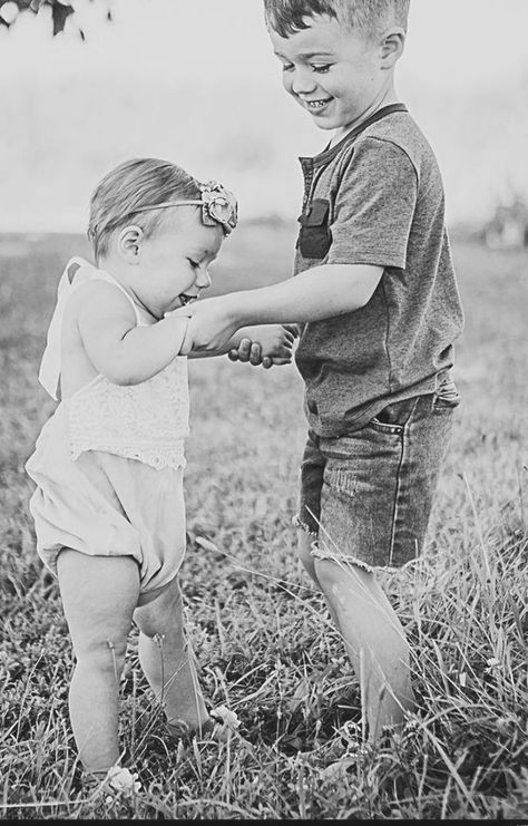 Brother sister love. Sibling pics. Toddler photoshoot. Sabotta Imagery Brother Sister Pictures, Sibling Pics, Brother Sister Photos, Baby Picture Ideas, Brother Sister Love, Sister Photoshoot, Sibling Photography Poses, Sibling Photo Shoots, 6 Month Baby Picture Ideas