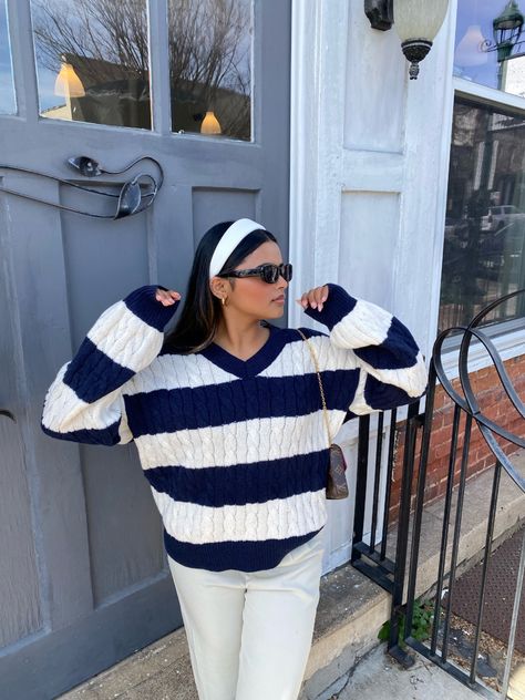 Blue And White Stripe Sweater Outfit, Preppy Winter Outfits 2023, Blue White Sweater Outfit, Navy Blue And White Outfit Ideas, Blue And White Stripped Sweater Outfit, White Headband Outfit Winter, White And Blue Sweater Outfit, White And Blue Striped Sweater Outfit, Navy And White Sweater