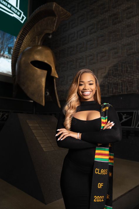 Induction Photoshoot Ideas, College Graduation Black Women, Black College Graduation Pictures, Grad Pics Black Women, Graduation Shoot Black Women, Graduation Pics Black Women, Hbcu Graduation Pictures Photo Ideas, College Graduation Pictures Black Women, Graduation Outfit Ideas University Black Women