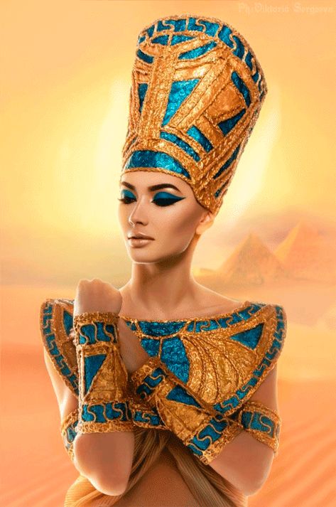 Egyptian Goddess Costume, Egyptian Goddess Art, Egyptian Makeup, Starověký Egypt, Egyptian Fashion, Egyptian Beauty, Egyptian Women, Ancient Egypt Art, Egyptian Queen