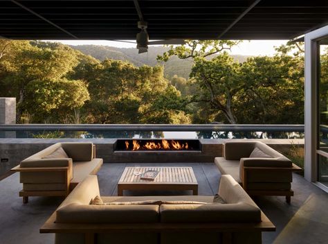 modernized-ranch-home-feldman-architecture-14-1-kindesign Rustic Terrace, Villa Farmhouse, Santa Lucia Preserve, Indoor Outdoor Room, Backyard Terrace, Mountain Villa, Kempinski Hotel, Wilderness Retreat, Terrace Furniture