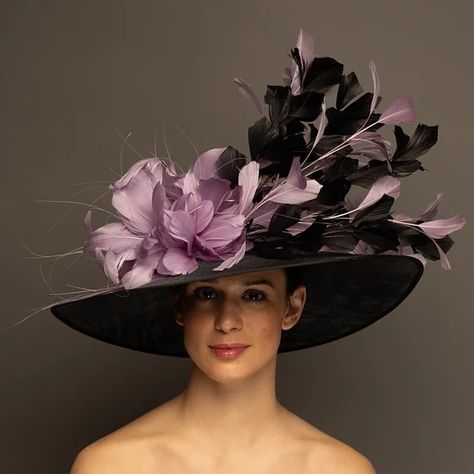 Big hats for the big day! Shop now at thehatgirls.com 👒🤩 ✨ Featured Milliner of Kentucky Derby since 2023 ✨ ✨Official Hat Designer of KY Derby Festival ✨ Gold Fascinator, Big Hats, Hats And Fascinators, Red Fascinator, Ky Derby, Derby Hats Fascinators, Derby Fascinator, Black Fascinator, Sinamay Hats