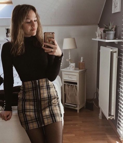 Study Outfits, Luan City, Academia Aesthetic Outfit, Plaid Skirt Outfit, Dark Academia Outfit, Academia Outfits, Army Women, Date Night Outfits, Fall Winter Wardrobe