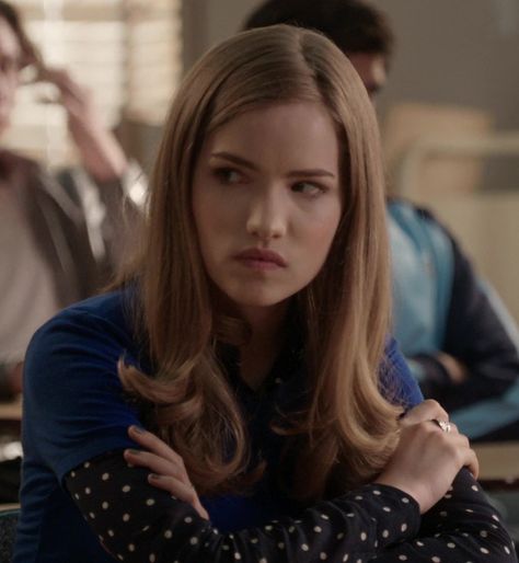 Emma Duval, Willa Fitzgerald, Willa Fitzgerald Icons, Emma Duval Icons, Scream Tv Series, Mtv Scream, Revenge Of The Fallen, Luxury Lifestyle Dreams, Hailee Steinfeld