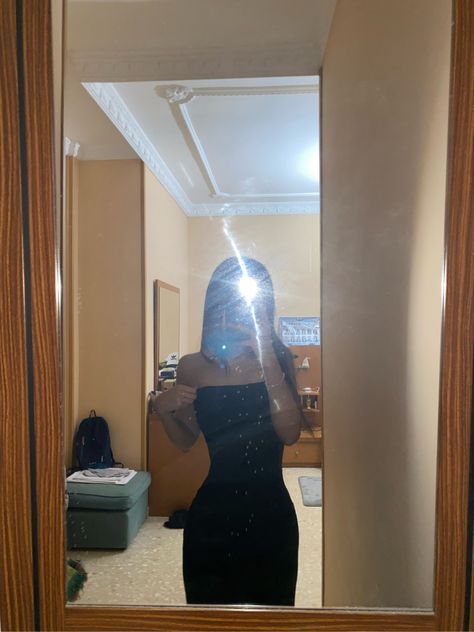 Insta Mirror Pic Ideas Story, Fake Insta Story Mirror Pics, Fit Check Poses No Face, Black Dress Mirror Pic, Ig Highlight Covers Icons Aesthetic Black, Mirror Snap, Girls Mirror, Aesthetic Dress, Art Quotes Inspirational