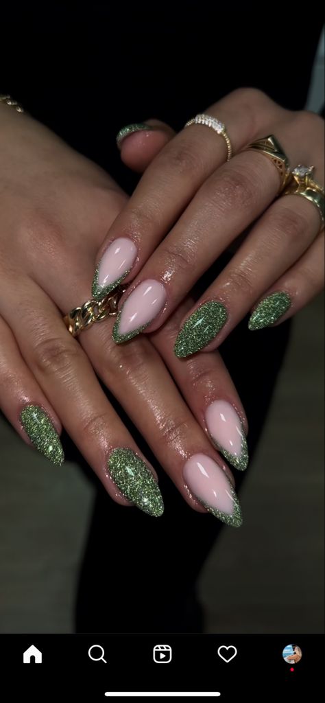 Sparkly French Tip Nails, French Nails Glitter, Sparkly Nail Designs, Ongles Gel French, Glitter French Nails, Elegant Touch Nails, Green Acrylic Nails, Simple Acrylic Nails, Pearl Nails