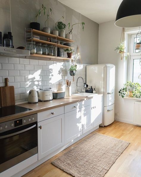 Modern Scandi Kitchen, String Shelf, Scandi Kitchen, String Pocket, Apartment Inspiration, Interior Design Tips, Home Decor Kitchen, Interior Design Kitchen, 인테리어 디자인