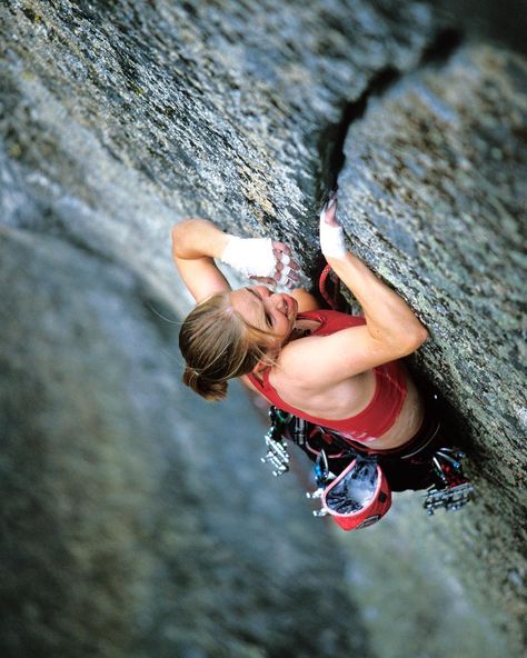 Corey Rich on Instagram: “Throwback to 2002, when Beth Rodden (@bethrodden) onsighted one of Yosemite’s hardest crack climbs: The Phoenix (5.13a). Ray Jardine is…” Yosemite Climbing, Climbing Pictures, Climbing Girl, Biking Backpack, Base Jumping, By The Numbers, Canoe Trip, Whitewater Kayaking, Rock Climbers