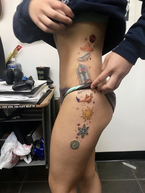 Disney princess symbol tattoo #snowwhite #cinderella #sleepingbeauty #beautyandthebeast #littlemermaid #aladdin #tangled #frozen #moana Tattoo Disney Princess, Arlo Tattoo, Disney Symbols, Sleeve Sketch, Frozen Tattoo, Cinderella Tattoo, Dr Tattoo, Sketch Disney, Disney Inspired Tattoos