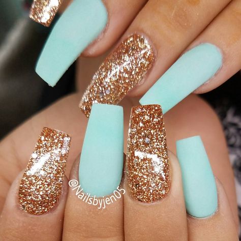 Nails Minion Nails, Nails With Glitter, Nails 2018, Tapered Square Nails, Gold Glitter Nails, Super Nails, Ideas Nails, Trendy Nail Design, Nail Shapes