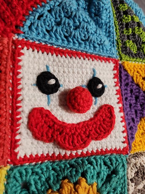 Crochet Pour Halloween, Motifs Granny Square, Confection Au Crochet, Crochet Design Pattern, Beginner Crochet Projects, Crochet Granny Square, Crochet Square Patterns, Fun Crochet Projects, Crochet Diy