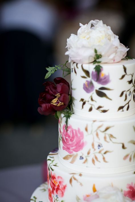 Pretty Floral Cake Cake Forest, Pastel Wedding Cakes, Beaulieu Garden, Colorful Wedding Cakes, Cake Floral, Painted Wedding Cake, Cake With Flowers, Wedding Cake Ideas, Floral Wedding Cake