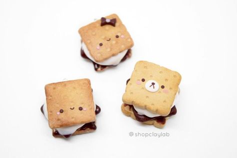 Ahh, these polymer clay smore's are so cute! 😍 Cute Polymer Clay, Cute Clay, Clay Figures, Polymer Clay Charms, Art Collage Wall, Clay Charms, The Bear, Clay Crafts, Diet Recipes