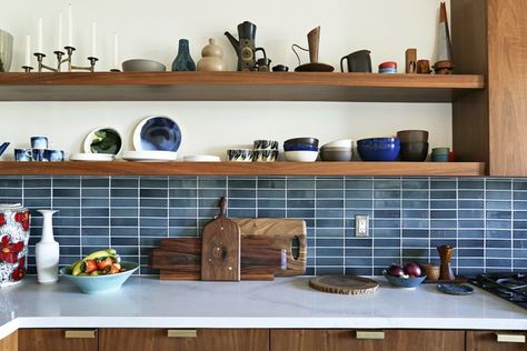 Best 60+ Modern Kitchen Subway Tile Backsplashes Design Photos And… - Dwell Cathedral Kitchen, Stacked Tile, Castle Kitchen, Kitchen Backsplash Ideas With Dark Cabinets, Modern Kitchen Backsplash, Small Kitchenette, Farmhouse Backsplash, Cabin Kitchen, Kitchen Design Diy