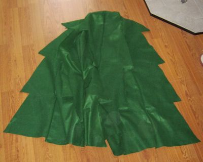 Sew a Christmas Tree Costume: Sewing the Branches Diy Christmas Tree Costume For Kids, Diy Christmas Costumes For Women, Diy Christmas Tree Costume, Christmas Tree Halloween Costume, Christmas Tree Costume Diy, Sew A Christmas Tree, Halloween Costume Ideas For Adults, Diy Christmas Costumes, Diy Halloween Costume Ideas